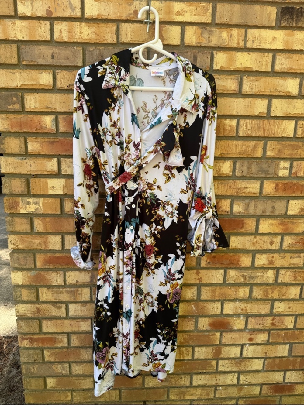LuLaRoe Black & White Floral Wrap Dress Robe